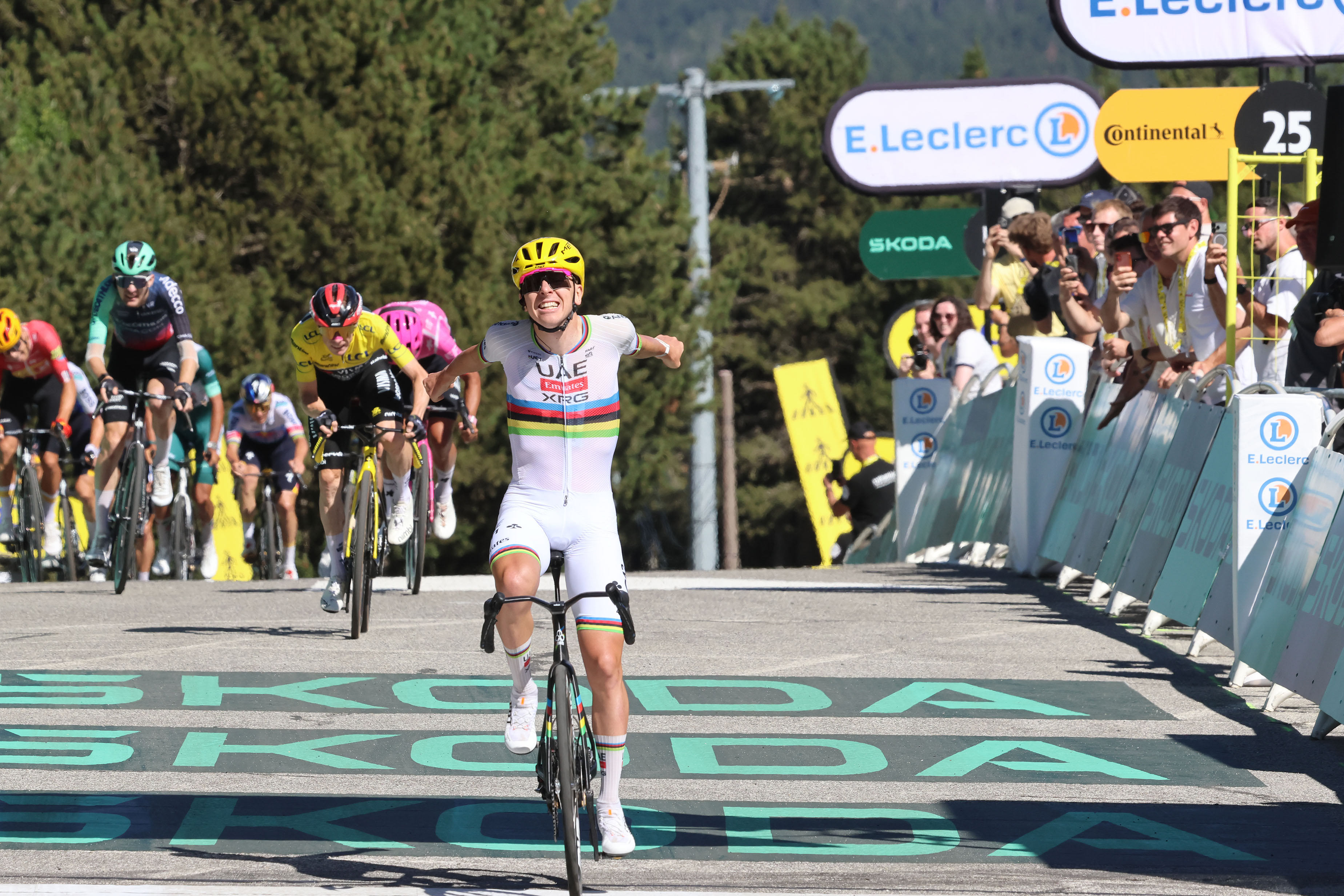 Tadej Pogacar wint in Touretappe 3 - 2026, Les Angles, UAE Team Emirates XRG